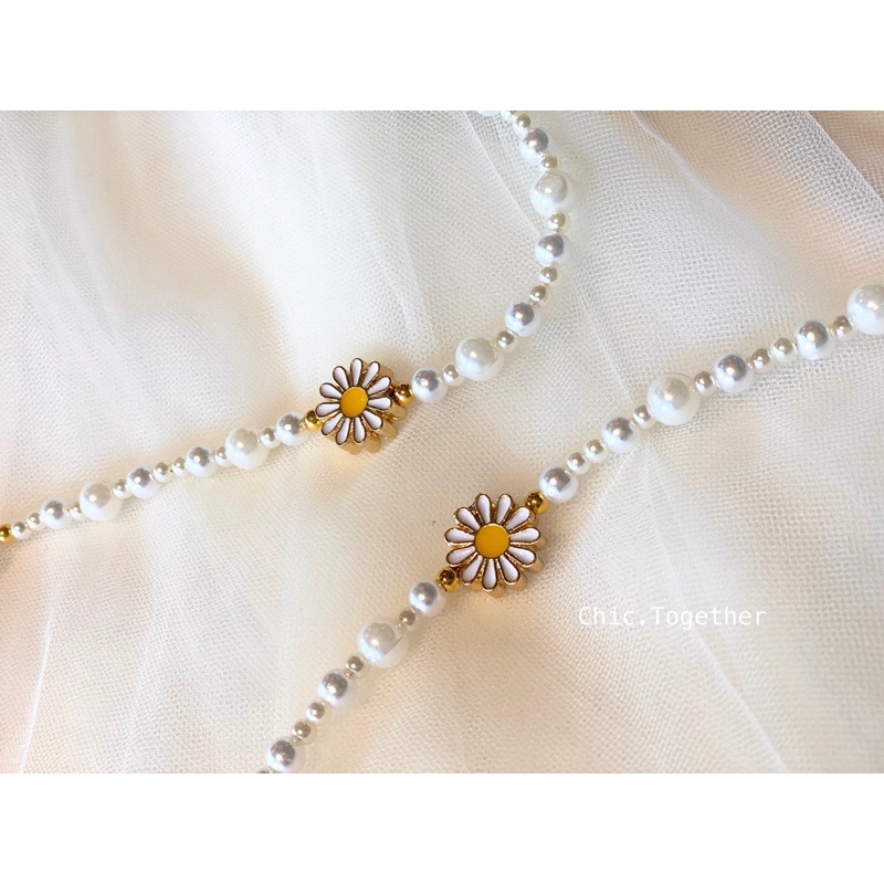 NEW ARRIVAL   สายคล้องแมส/แว่นตา รุ่นลูกปัดมุก + เดซี่ทอง หรือลูกปัดดอกไม้รุ้ง งานน่ารัก ขายดีมากๆค่ะ