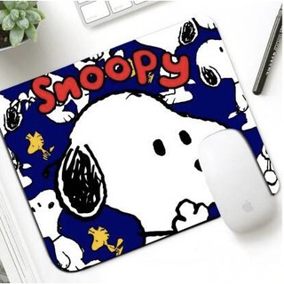 SNOOPY BW  แผ่นรองเม้าส์ แผ่นรองเมาส์ เมาส์ สี่เหลี่ยม ลาย SNOOPY  BW       ขนาด 21 x 26 cm สวยงาม น่าใช้งาน งานดี MNN