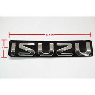 ป้ายโลโก้ หลัง Isuzu พลาสติกสีดำ/โครเมี่ยม  ขนาด6.5x31.5 cm ติดตั้งด้วยใช้น็อตเดิมยึดด้านหลัง