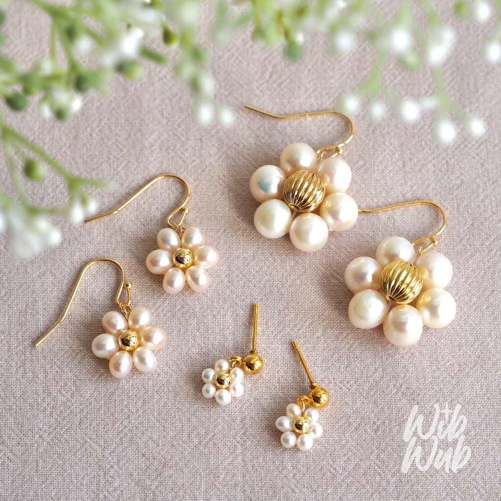 ต่างหูมุกแท้รูปดอกไม้ Pearl Daisy Earrings