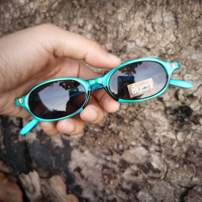 แว่นกันแดด แว่นวินเทจ ทรงรีมน แว่นเก่าเก็บยุค 90'S Toffy Green กรอบสีเขียว ขาแว่นสีฟ้า วินเทจแท้ หาย