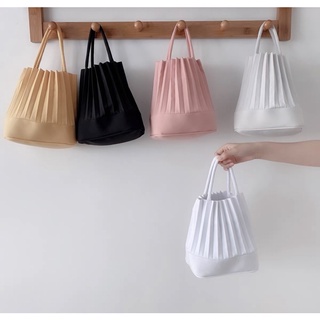 Mini pleated bag 💕💼 กระเป๋าถือขนาดเล็ก ทรงถัง แฟชั่น น่ารัก คุณหนู มี4สี สีขาว เหลือง ดำ ชมพู