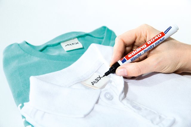 ปากกาเขียนผ้าสำหรับซักรีด ปากกาเขียนผ้ากันซ้ำ หมึกติดทน ซักไม่หลุด edding 8040 นำเข้าจากเยอรมนี