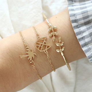 กำไลเซ็ท • Bangle Set