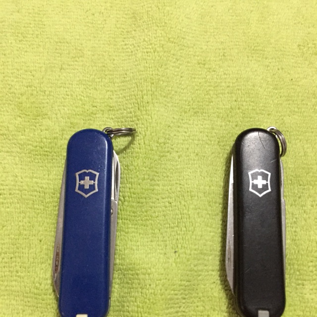 มีดพับvictorinox sd classic มือสอง1คู่ น้ำเงิน ดำ