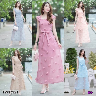 MM17921 เดรสยาว ซีทรูแต่งดอกปอมๆ Long see through dress decorated with pom flowers..