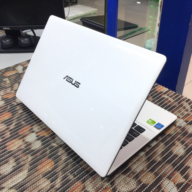 Notebook Asus K450L สีขาวแจ่มๆ