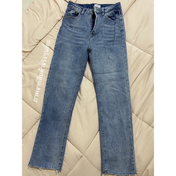 กางเกงยีนส์ ป้ายLiza Studio ทรงสวยมากๆ สีเกาหลีเกาใจ ใส่ไป2ครั้ง สภาพยังดีมากๆ ส่งต่อค้าบ