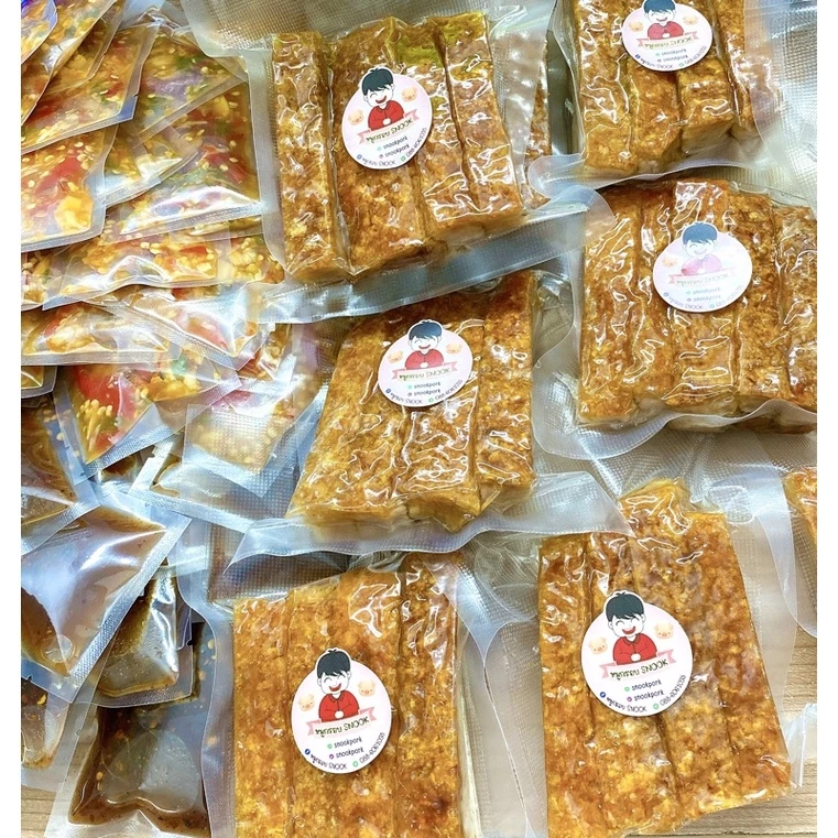 หมูกรอบ อบ ไม่มีไขมันทรานส์ เนื้อนุ่ม หนังกรอบ by หมูกรอบ SNOOK (ขนาด 200g)