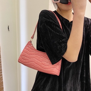 miumiubag(MI1747) กระเป๋าผ้าหนังสะพายไหล่ เป็นลายหนังจระเข้