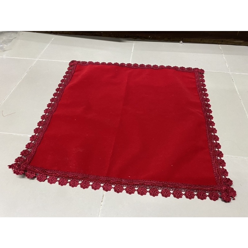 ผ้าแดงรองพาน ผ้าสีแดงปูโต๊ะ  ทำมาจากผ้าแดงกำมะหยี่