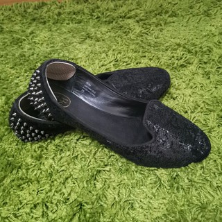 รองเท้าปักเลื่อม​ ด้านหลังประดับหมุดจากเกาหลีค่ะ​Size39