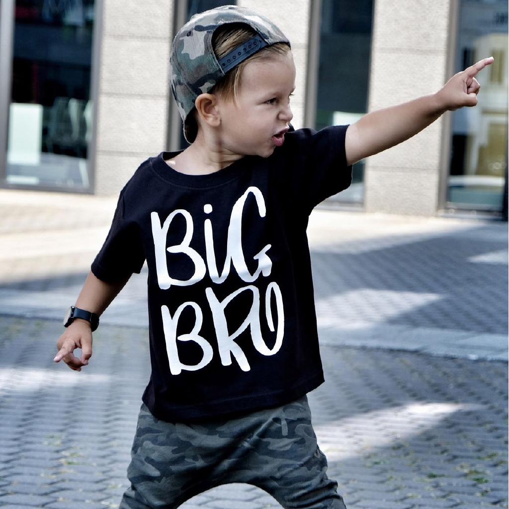 เสื้อยืด คอกลม แขนสั้น ลาย Big Bro and Lil Brother FamiLook สีขาว สําหรับเด็กผู้ชาย