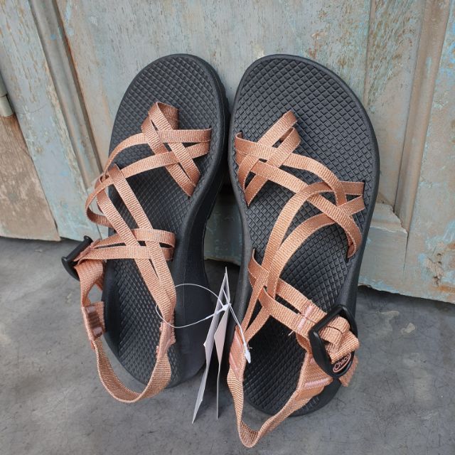 chacos metallic rose