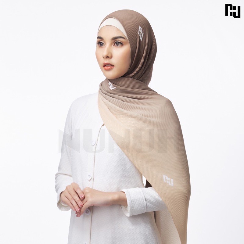 ผ้าคลุมแบบพัน แบรนด์ Nunuh ของแท้ รุ่น sky line สี Coco sky ของใหม่พร้อมกล่อง