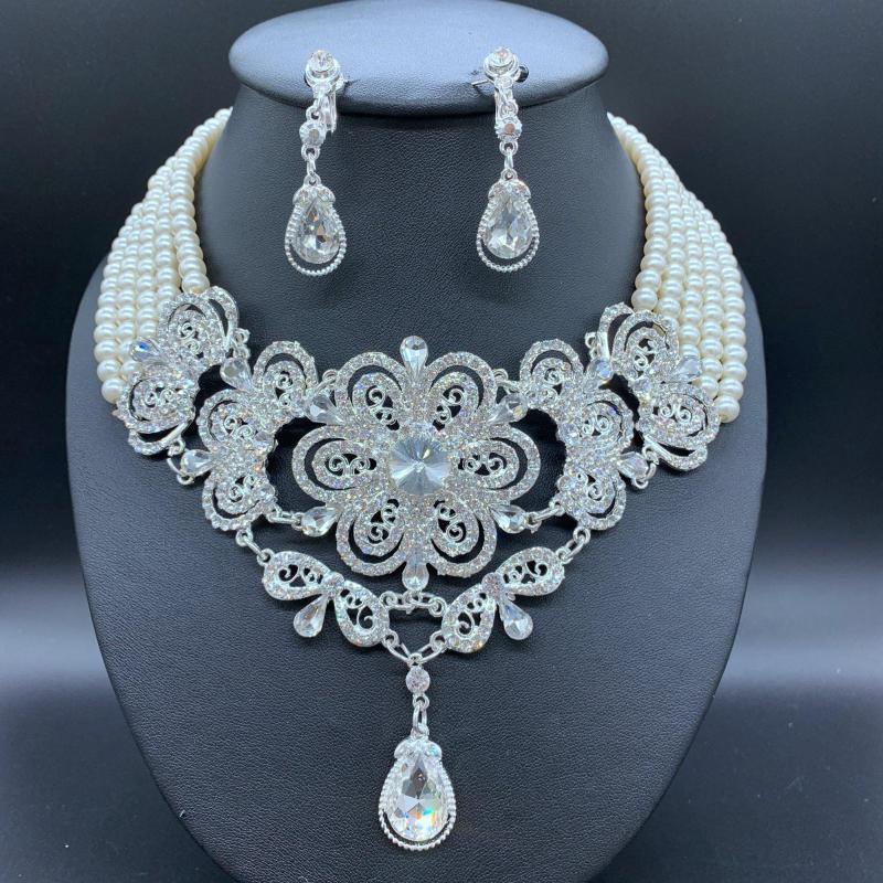 Vintage jewelry Imitation pearl diamond earrings pearl necklace party necklace set