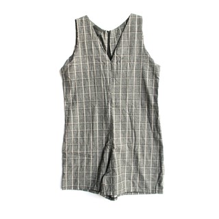 Urban Check Romper ชุด Romper เดรสกางเกงแขนกุด ลายตารางสีเทาสลับขาว สไตล์เกาหลี Korean Style