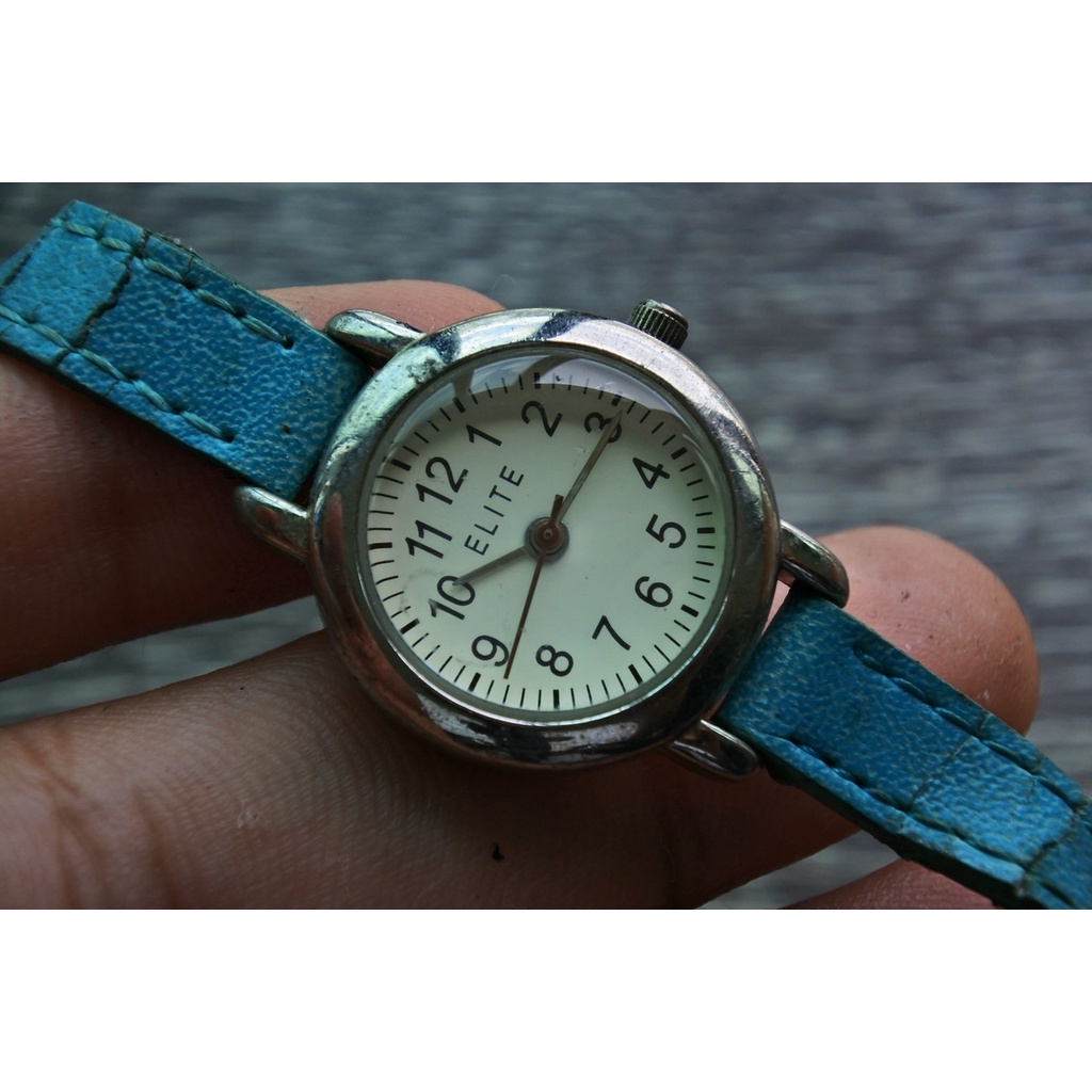 นาฬิกา Vintage มือสองญี่ปุ่น Elle Paris แท้ ระบบ Quartz ทรงกลม  สภาพดี ใช้งานได้ปกติ หน้าปัด 25mm