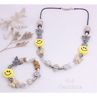 Bracelet ข้อมือ สร้อยข้อมือ รูปผีเสื้อ🦋รูปหน้ายิ้ม smiley emoji 😊รูปดอกไม้🌼 titanium steel Daisy😊🦋🌼ข้อมือโซ่