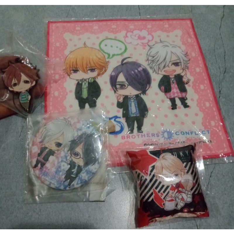 ของสะสม ผ้าเช็คหน้า สายห้อยหมอน เข็มกลัด และ พวงกุญแจ อนิเมะ เรือง Brother Conflict