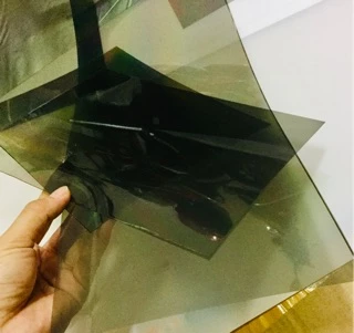 ฟิล์มโพลาไรซสำหรับจอ ขนาดยาว19cmx11cm（กว้าง)เซนมีกาวในตัว