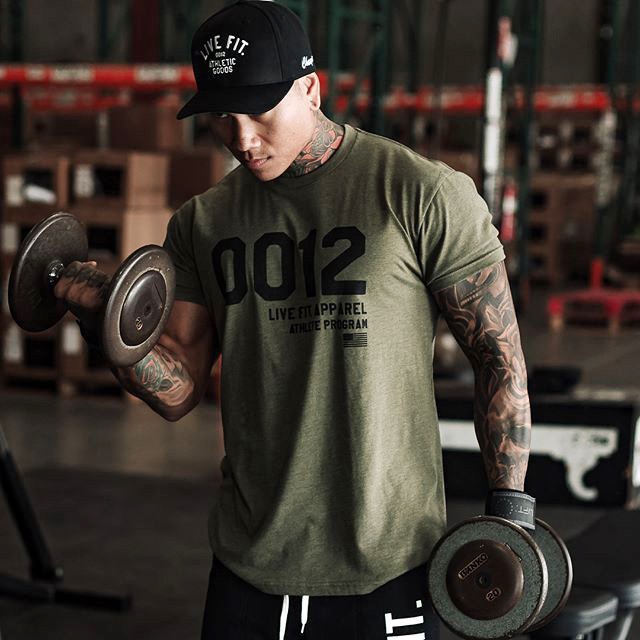 LIVE FIT ผู้ชาย ฝ้าย กีฬา เสื้อยืด แฟชั่น เทรนด์ เสื้อผ้าบุรุษ