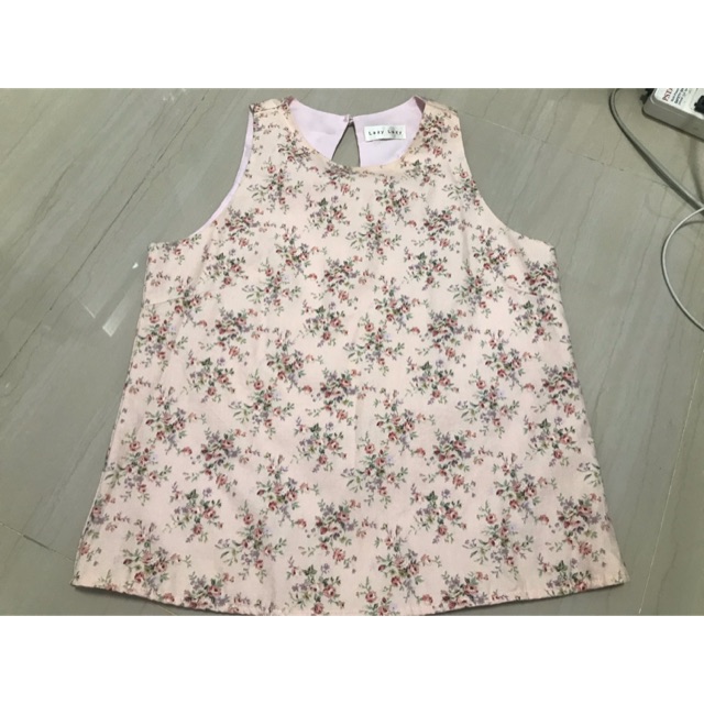 เสื้อแขนกุดลายดอก แบรนด์ lazy lazy