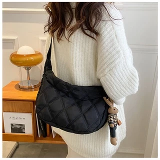(w211)กระเป๋าสะพายข้าง ลายตารางนวมใบใหญ่ สายหนา ทน vgetbag