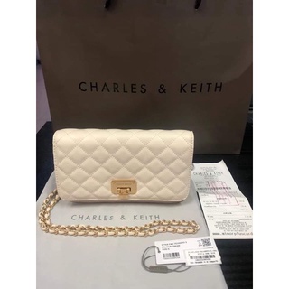 กระเป๋า Charles &amp; Keith ของแท้100% มือ1 ไปเลยค่าา🧸