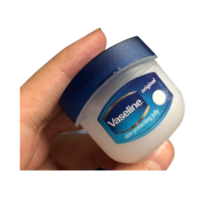 Vaseline 7g original วาสลีน ปิโตรเลียม เจลลี่ ลดริ้วรอยความแห้งกร้าน ช่วยฟื้นบำรุงผิวแห้ง✨🇮🇳นำเข้าจากอินเดีย✨