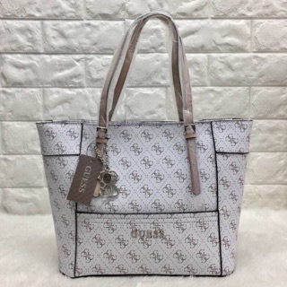 New GUESS LARGE TOTE  BAG 🍭