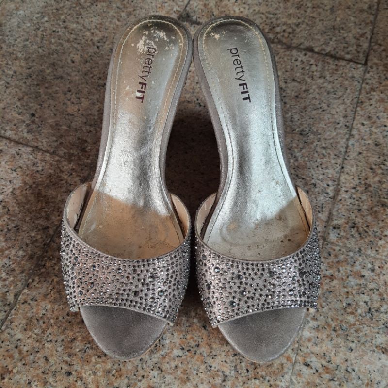 รองเท้ามือสอง ยี่ห้อ Pretty Fit