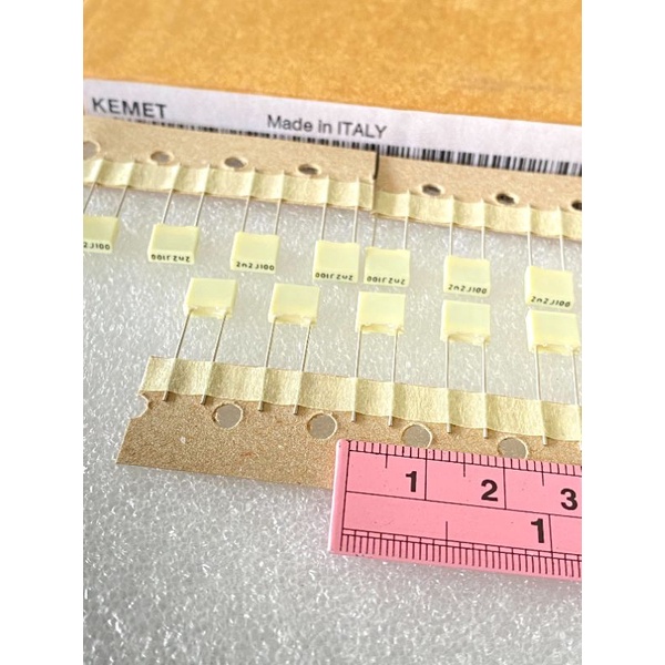 (แพ็ค10ตัว) C 222J100V 0.0022UF 100V 222PF 2n2J100V Cโพลี ขาห่าง5mm แบรนด์KEMETอิตาลี สีเหลืองอ่อน