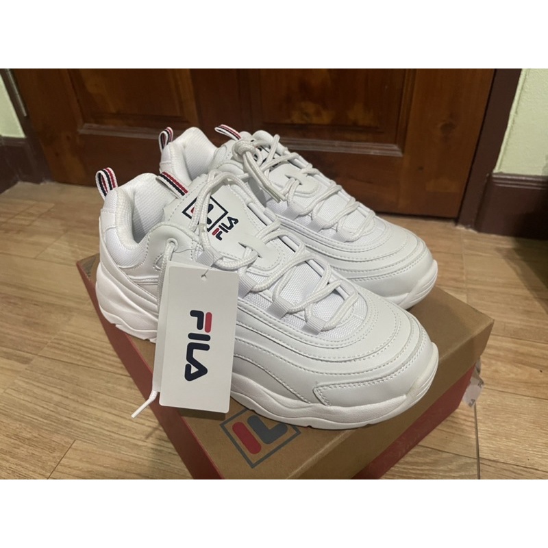 FILA RAY รองเท้าผ้าใบสีขาว