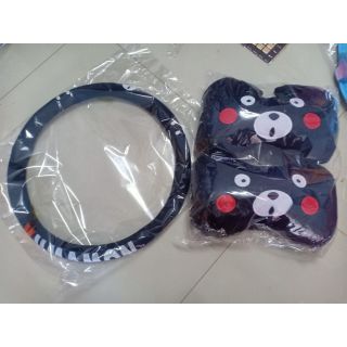 SET หมอนรองคอ+ที่หุ้มพวงมาลัยรถยนต์ ลาย kumamon