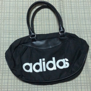 กระเป๋าสะพาย adidas