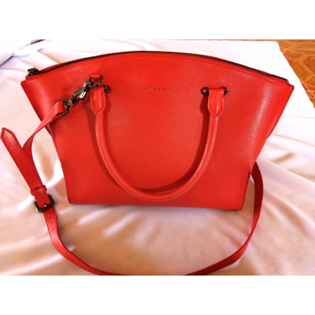 กระเป๋า Charles&Keith