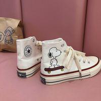 🔥Hot sale！ Snoopy รองเท้าสีขาว ins รองเท้าผ้าใบสูงด้านบนนักเรียนหญิงป่าเวอร์ชั่นเกาหลีของฤดูใบไม้ผลิ 2020 รองเท้าแบนกรา