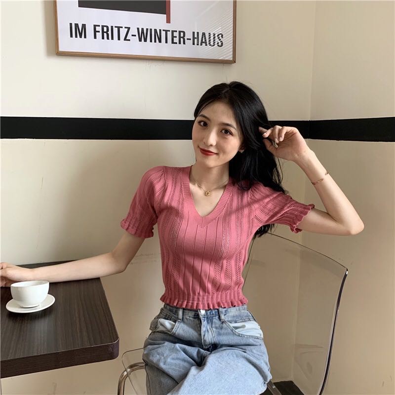 สินค้าใหม่❤️พร้อมส่ง🍍เสื้อไหมพรม คอวี น่ารักตามแบบ9712 *