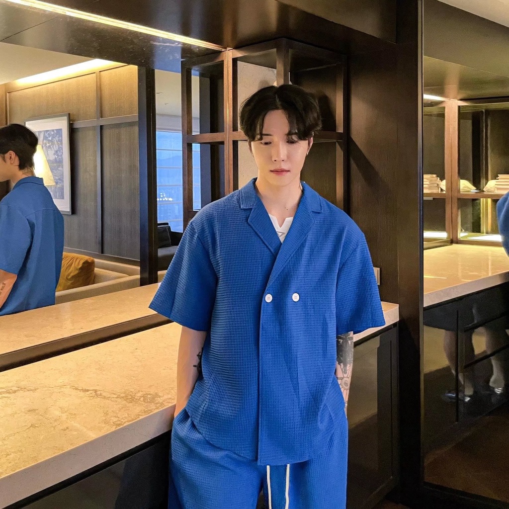 ฤดูร้อน ไคลน์ สีฟ้าออกแบบเสื้อแขนสั้นผู้ชายแฟชั่นวาฟเฟิลตารางเสื้อสูทคอปกแบนสไตล์อินเทรนด์