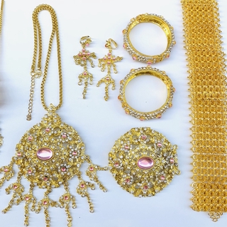 Vintage jewelry เครื่องประดับชุดไทยโบราณ สร้อยคอสีทอง ครบเซทพลอยสีชมพู