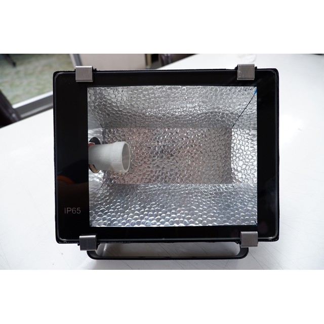 โคมฟลัคไลท์ Floodlight Di.260x200mm.E27 (FL-302) สั่้งได้สูงสุดครั้งละ 1 ตัว เพื่อความปลอดภัยในการขนส่ง