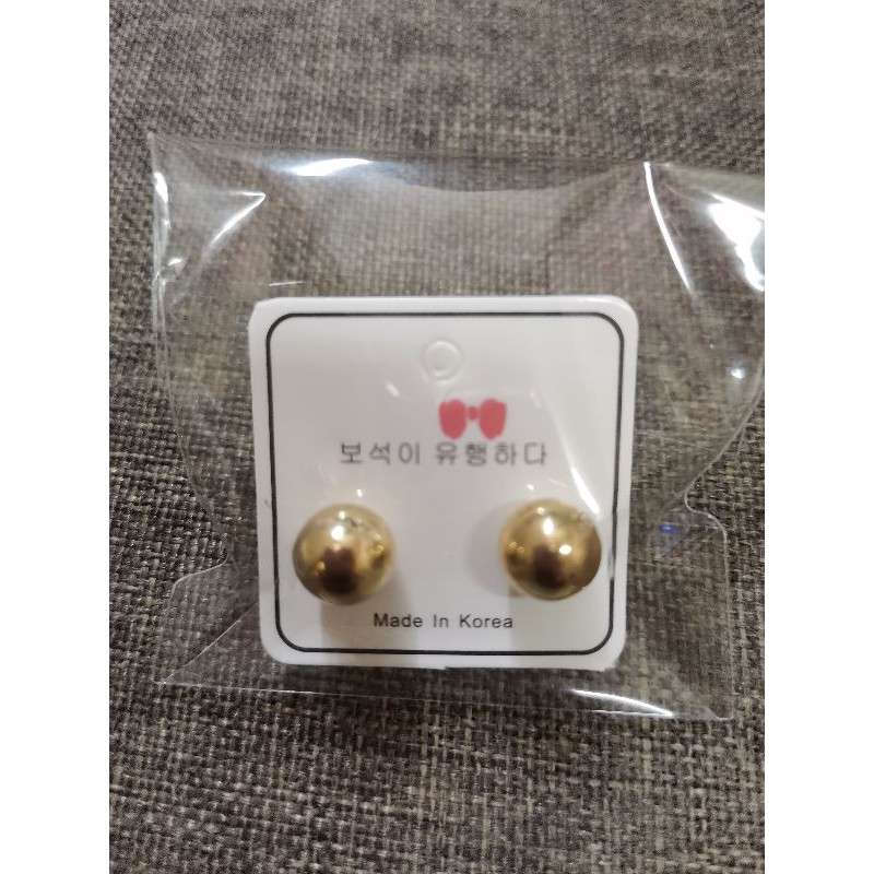 Earing .************