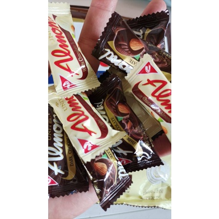 United almond chocolate