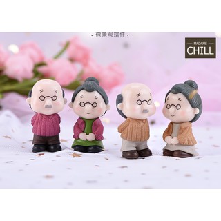 [MC223] ตุ๊กตุ่นจิ๋ว ตายายสวมเสื้อหนาวไหมพรม 👴🏻👵🏻 (1 คู่ ราคา 50 บาท)