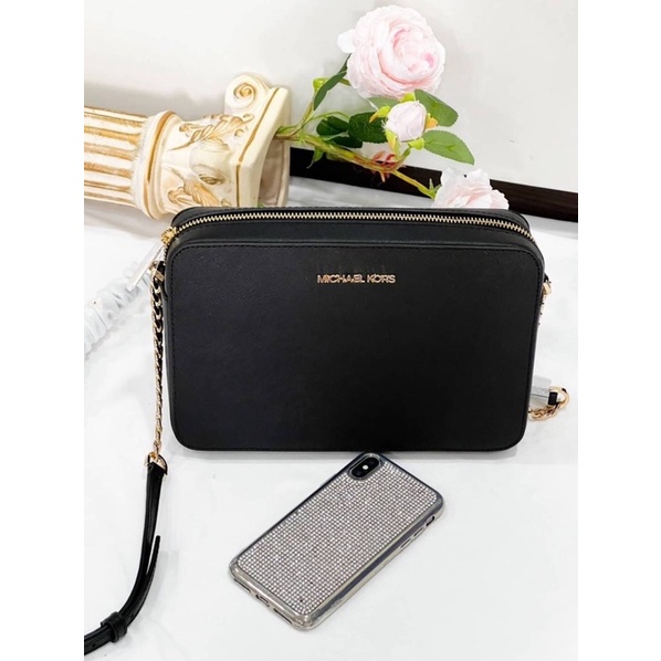 กระเป๋าสะพาย ครอสบอดี้ MK สีดำ ทรงกล่อง Michael Kors Jet Set Large East West Crossbody Saffiano
