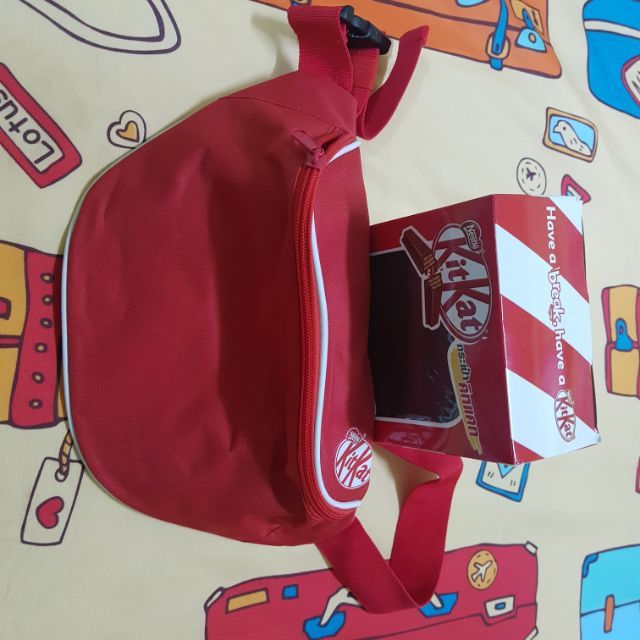 กระเป๋าคาดอก kitkat สีแดง ของใหม่ส่งฟรี
