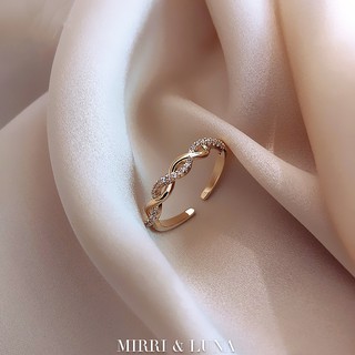 แหวนสีทองขนาดเล็ก Mini Gold Swirl Open Ring