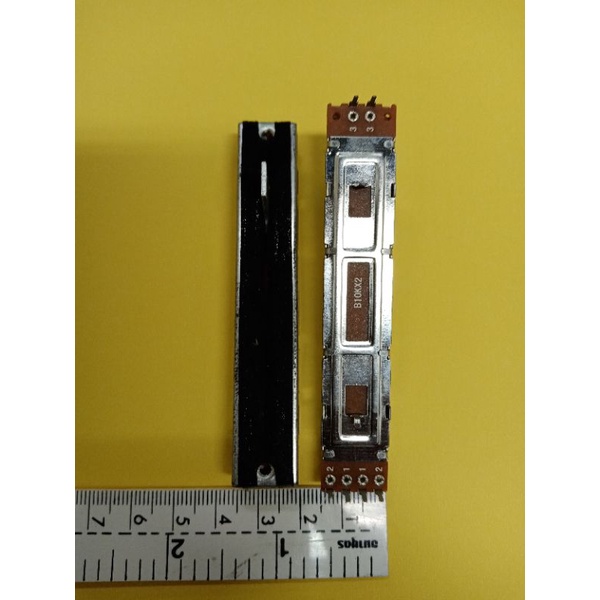 วอลุ่มสไลต์ B10K-6ขาB-103 : 10K ยาว9Cmขา4-2 สเตอริโอแกนสูง8มิลกว้าง15มิลสีน้ำตาลกันฝุ่นขายแพ็ก2ตัว13