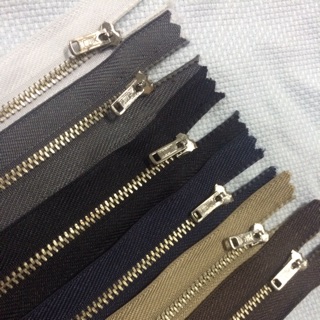 ซิปวีนัสฟันนิเกิล9นิ้ว8นิ้ว7นิ้ว6นิ้วราคาต่อ1เส้น